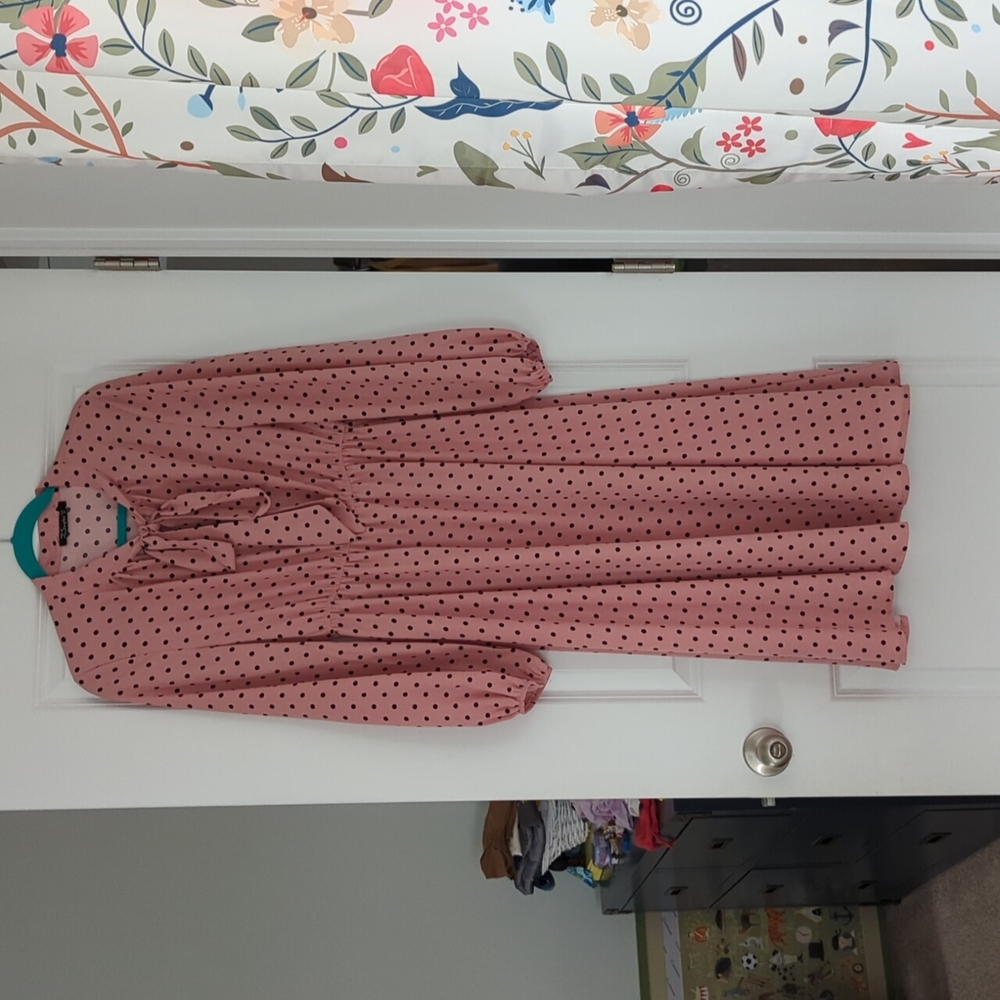 Blush polka dot Simplee size M maxi dress